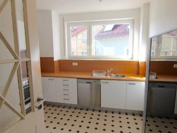 Living in a Belletage close to Heusteigviertel Building and apartment is a cultural monument