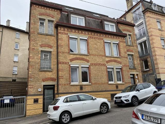 Living in a historic monument with nice view on the south center of Stuttgart Building and apar.