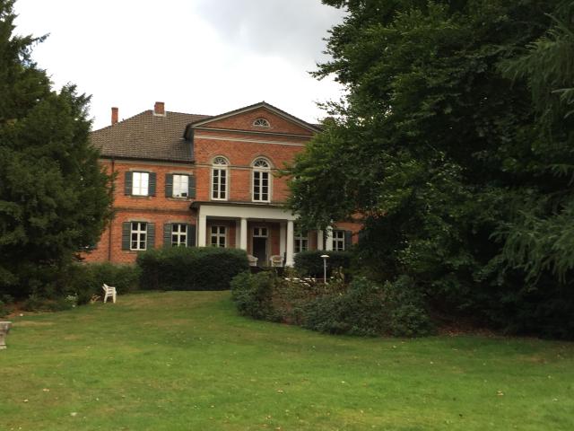 Living in a Manorhouse, half an hour drive to Hamburg