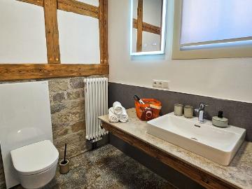 Wagdstraße, Hochheimer Platz