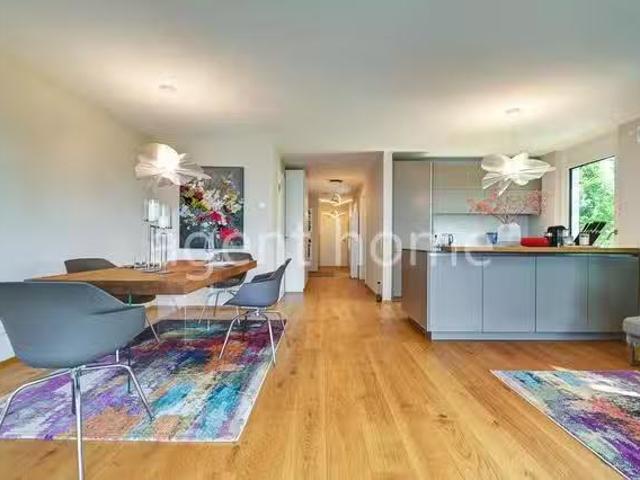 LIVING IN STYLE