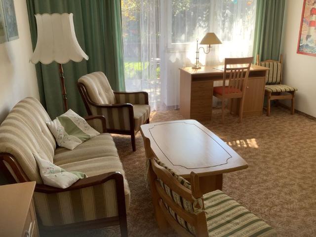 Living in the garden. Quiet furnished apartment in Rostock, Rostock Amsterdam Apartments for Rent