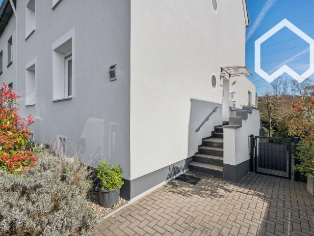 Living in the Green: Furnished maisonette flat right next to the nature reserve