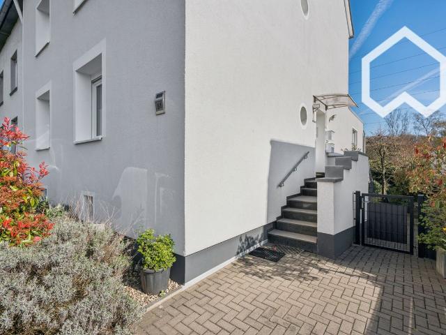 Living in the Green: Furnished maisonette flat right next to the nature reserve, Mulheim an der Ruhr Amsterdam Apartments for Rent