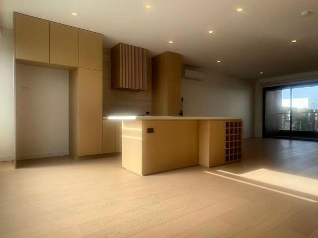 Living in the Heart of Glen Waverley! Elegant 4 bedrooms Brand New Home!