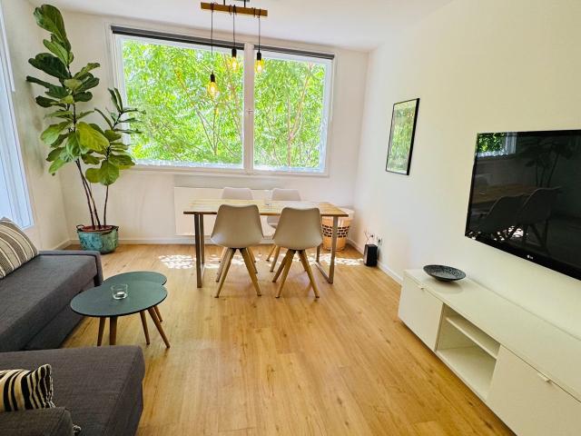 Living in the Heart of Kreuzberg – Fully Renovated 2 Room Apartment with Sun Balcony in Bergmannkiez, Berlin Amsterdam Apartments for Rent