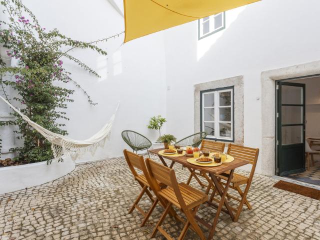 Living in the heart of Lisbon w/ private