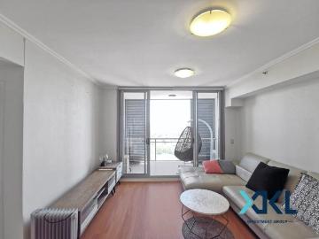 Living in the heart of St Leonards High rise with Water view