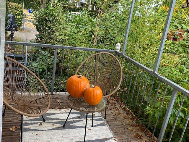 Living like in a house – furnished 4 room apartment with garden & fireplace in Lindenthal optionally take over, Koln Amsterdam Apartments for Rent