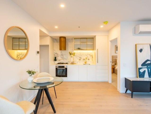 Living Luxury Brand New Apartment in Box Hill