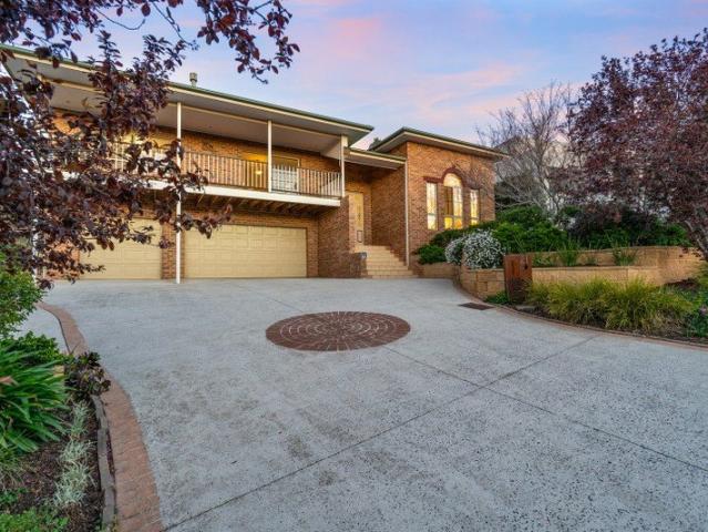 Living the High Life 500m + Under Roof, Magnificent Views & Direct Reserve Access