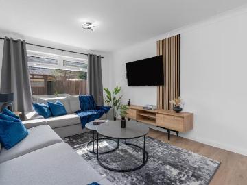 Livingston | Modern 3 Beds Sleeps 6 | Parking&WIFI