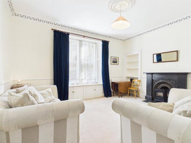 Livingstone Place, Edinburgh. 2 bed apartment to rent £1,695 pcm £391 pw