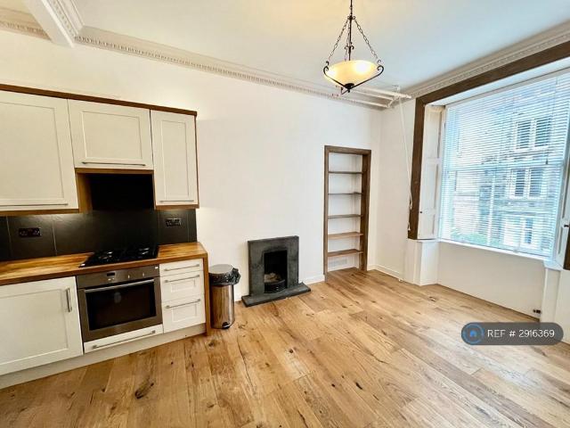 Livingstone Place, Edinburgh, EH9 2 bed flat to rent £1,375 pcm £317 pw