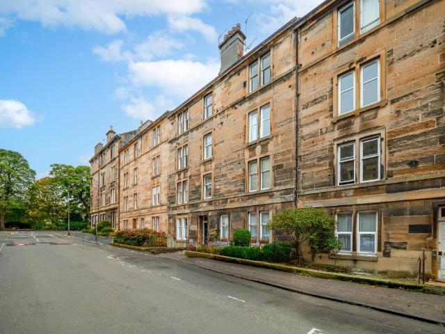 Livingstone Place, Marchmont. 2 bed flat to rent £1,550 pcm £358 pw