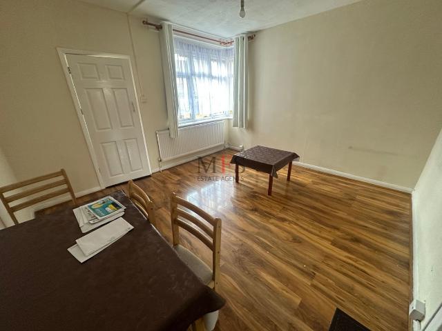 Livingstone Rd, Southall UB1, 2 bed flat to rent, £1,800 pcm | PrimeLocation