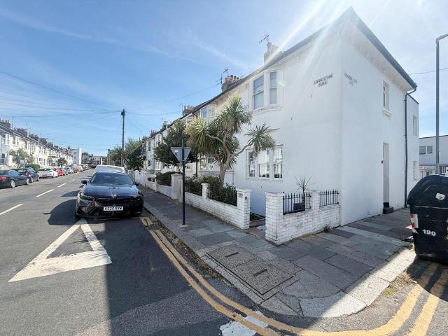 Livingstone Road, Hove BN3 Studio to rent £1,300 pcm £300 pw