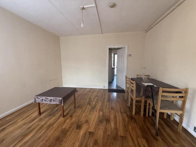 Livingstone Road, Southall 2 bed apartment to rent £1,800 pcm £415 pw