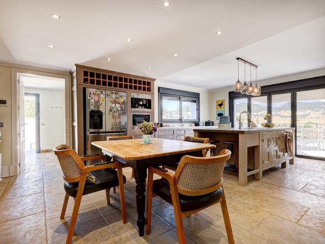 Lo primero que llama la atención aquí es el espacio. La vivi. 455m² Casares