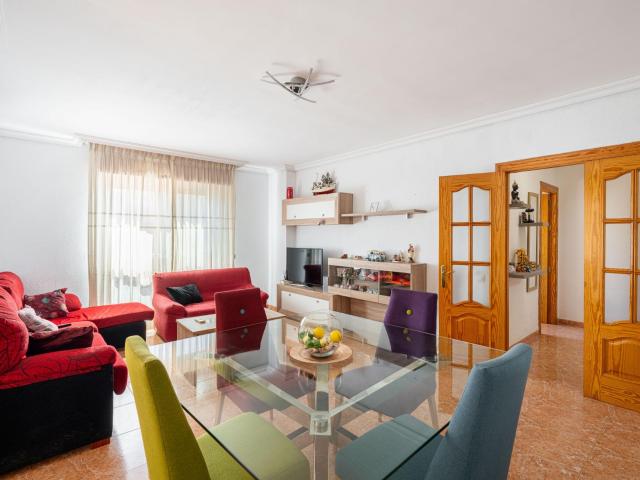 LOMA CABRERA ALMERÍA | CASA INDEPENDIENTE EN ESQUINA CON LOCAL/GARAJE | 4 DORMITORIOS | 3 BAÑOS | PATIO | TERRAZA