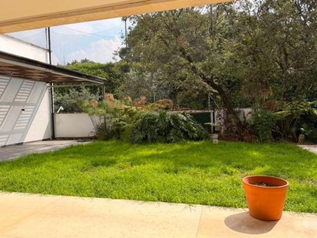 LOMAS COUNTRY CASA CON JARDIN EN VENTA