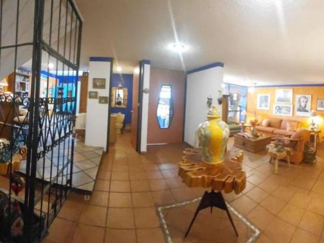 LOMAS DE TARANGO CASA 400 MTS