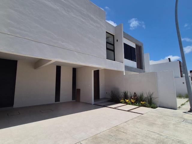 Lomas del Dorado, Casa en VENTA con amplios espacios y acabados premium