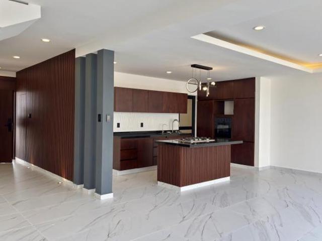 LOMAS DEL DORADO, Casa en VENTA con estancia de TV y 3 recamaras con baño