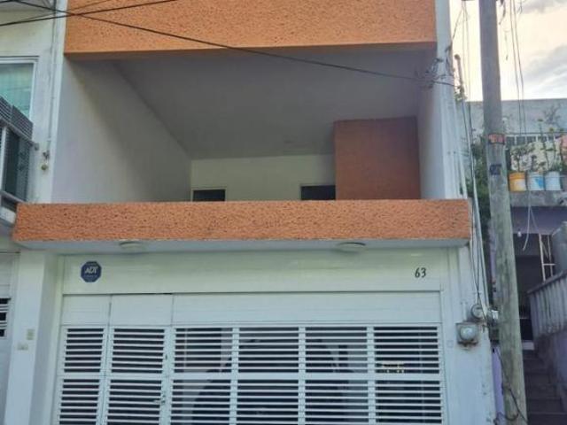 Lomas del Mar, casa en VENTA de 3 niveles con 3 recamaras
