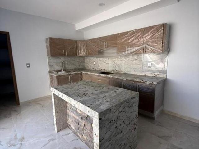 Lomas del Mediterráneo, Casa en VENTA de 3 recámaras, una en pb con alberca y terraza