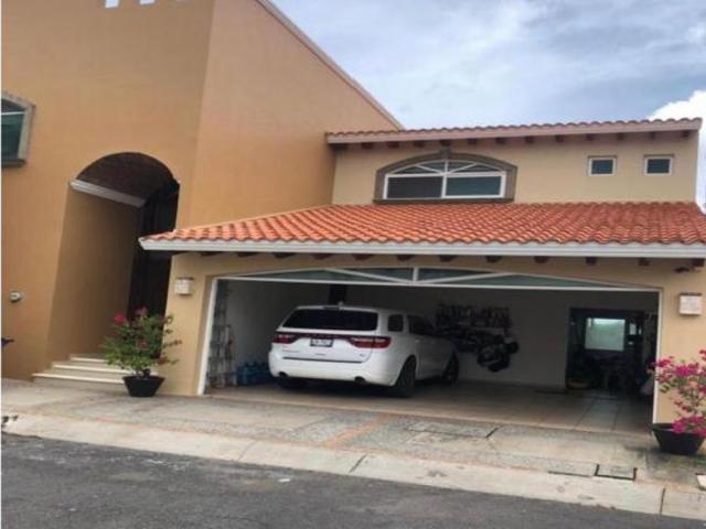 Lomas Residencial, casa en VENTA con alberca, espectacular vista al mar, 3 recámaras