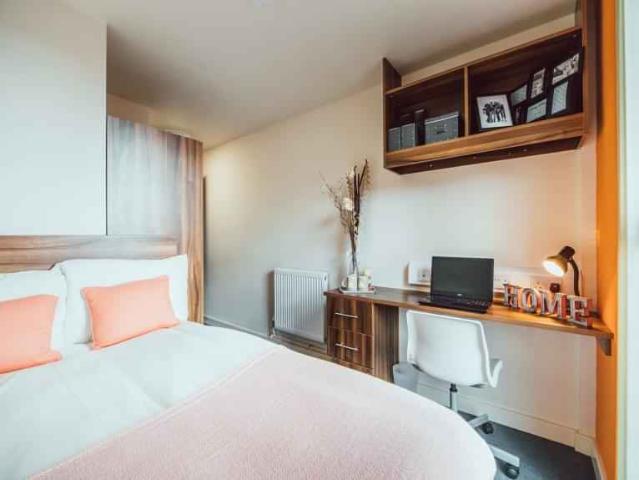 Lomax Halls, Stoke On Trent Has an Apartment