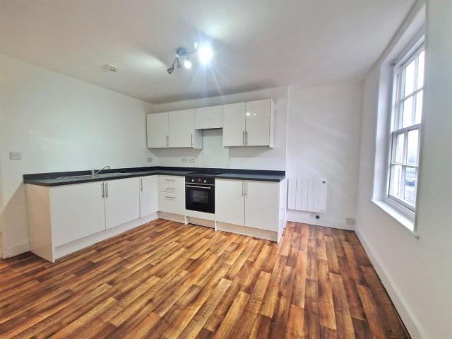 Lombard Street, Newark NG24, 2 bed flat to rent, £800 pcm | PrimeLocation