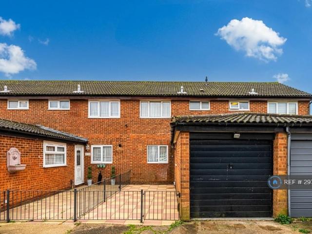 Lombardy Way, Borehamwood, WD6 3 bed terraced house to rent £2,000 pcm £462 pw