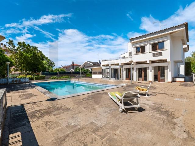 Lombos Sul – Carcavelos | Moradia T6 com piscina | Lote 1.52. 612m² Carcavelos e Parede