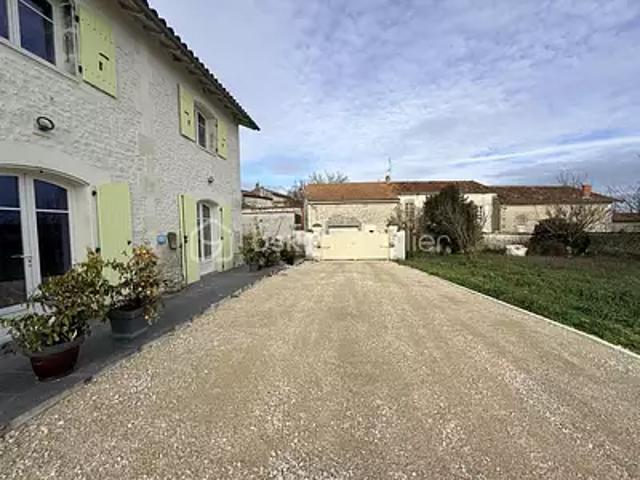 Lonzac 17520 Achat / Vente maison 7 pièces t7