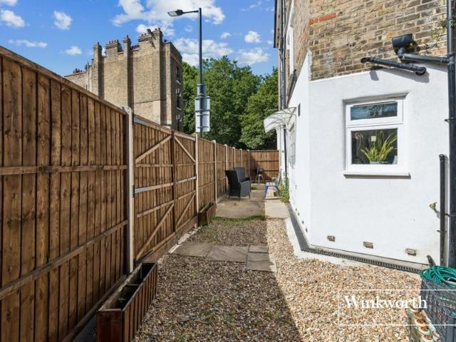 LONDON 1 bed apartment to rent £2,002 pcm £462 pw