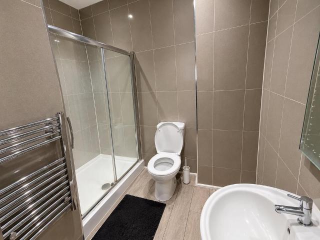 London Court, 42 44 Eastover, Bridgwater 3 bed flat to rent £1,100 pcm £254 pw