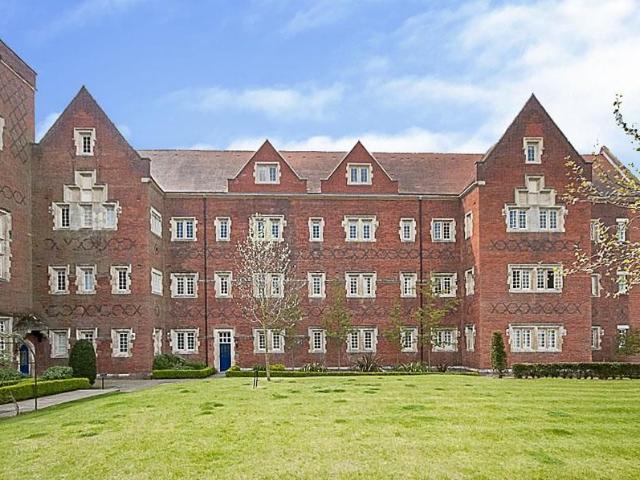 London Court, The Galleries CM14, 2 bed flat to rent, £2,000 pcm | PrimeLocation