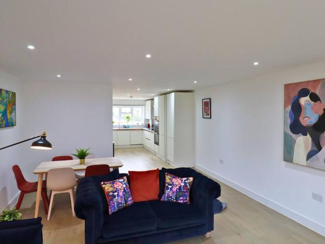 London, CR4 1JG, United Kingdom | 3 bed house for rent #113977416 | Rentberry