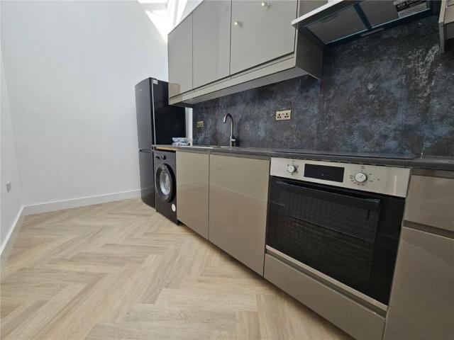 London CR0 Studio to rent £1,275 pcm £294 pw