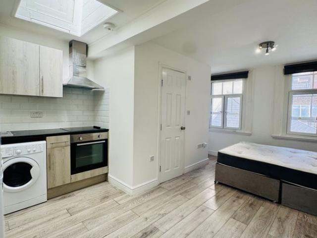 London CR0, Studio to rent, £950 pcm | PrimeLocation