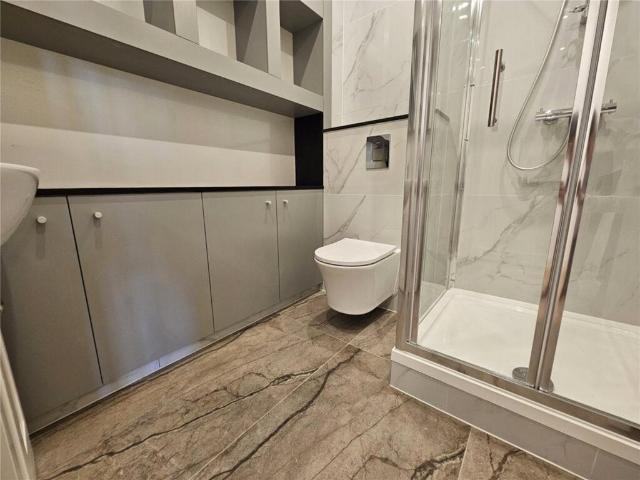 London CR0 2 bed flat to rent £1,775 pcm £410 pw