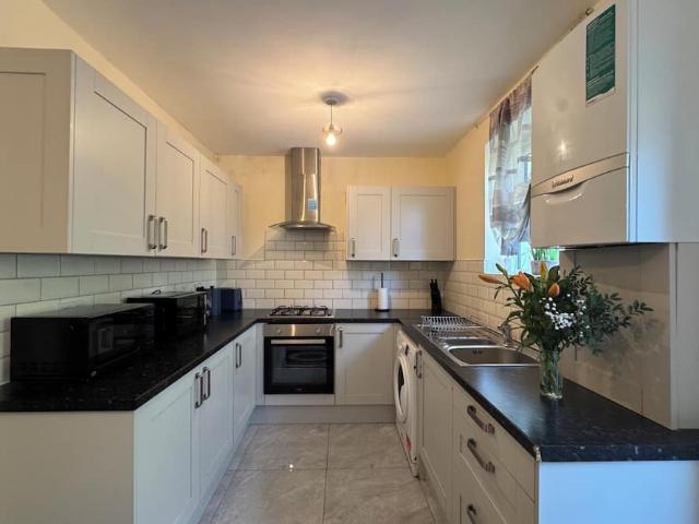 London, CR0 3PR, United Kingdom | 4 bed house for rent #165071470 | Rentberry