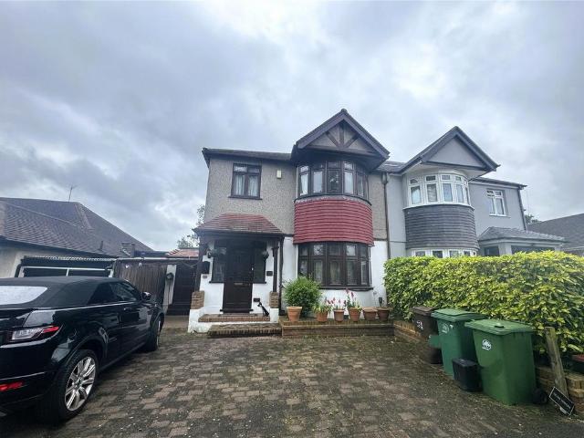 London CR0 4 bed semi detached house to rent £2,600 pcm £600 pw