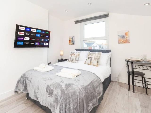 London Borough Of Wandsworth SW17, Studio to rent, £2,129 pcm | PrimeLocation