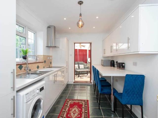 London, BR5 2RW, United Kingdom | 4 bed house for rent #147232571 | Rentberry
