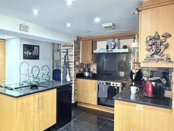 London, BR7 5PB, United Kingdom | 4 bed house for rent #154218011 | Rentberry