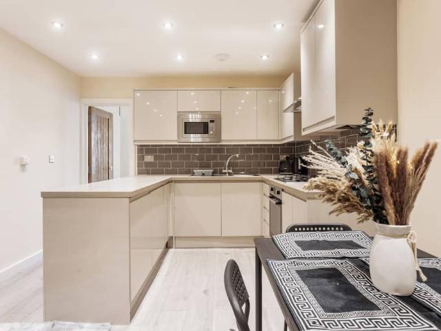 London, BR1 1RE, United Kingdom | 3 bed apartment for rent #171786369 | Rentberry