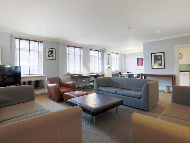 London Bridge Hotel, London Bridge. 2 bed apartment to rent £4,996 pcm £1,153 pw